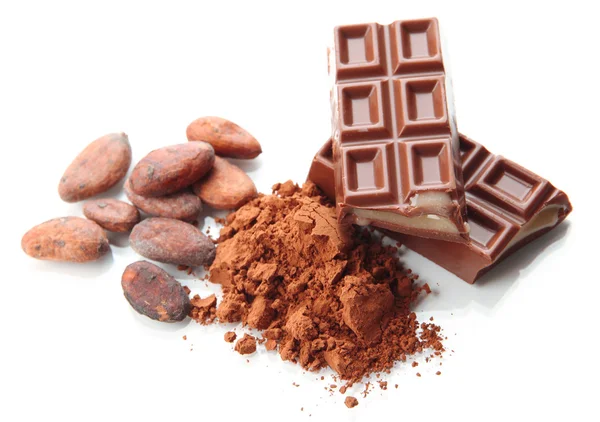 Σύνθεση Κεράσματα σοκολάτας και κακάο, που απομονώνονται σε λευκό — Φωτογραφία Αρχείου