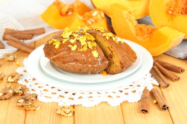 lezzetli kabak pasta plaka üzerinde ahşap masa yakın çekim