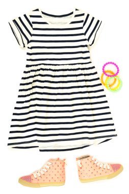 güzel bir elbise ve beyaz izole küçük kız için lastikbotlar