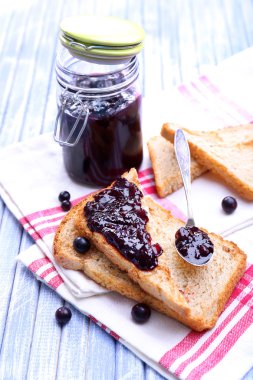 enfes tost reçelli üzerinde tablo yakın çekim