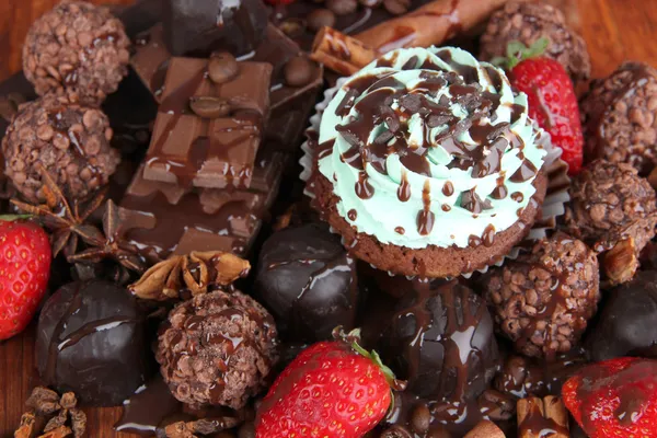 Tasty cupcake with different sweets close up — Stock Photo, Image