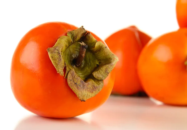 Mogen sharonfrukt isolerad på vit — Stockfoto