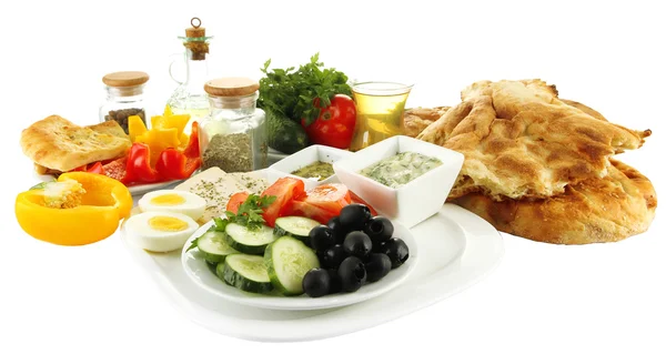 Tradiční turecká snídaně izolovaných na bílém — Stock fotografie
