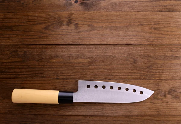 Keukenmes op houten ondergrond — Stockfoto