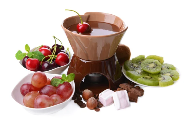 マシュマロや果物、白で隔離されるチョコレート ・ フォンデュ — ストック写真