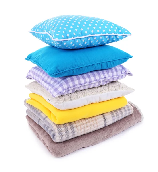 Kolorowe poduszki i pledy na białym tle — Zdjęcie stockowe