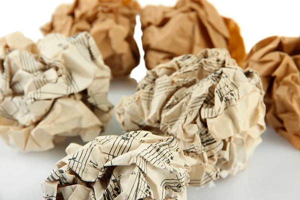 Crumpled paperi pallot eristetty valkoinen — kuvapankkivalokuva