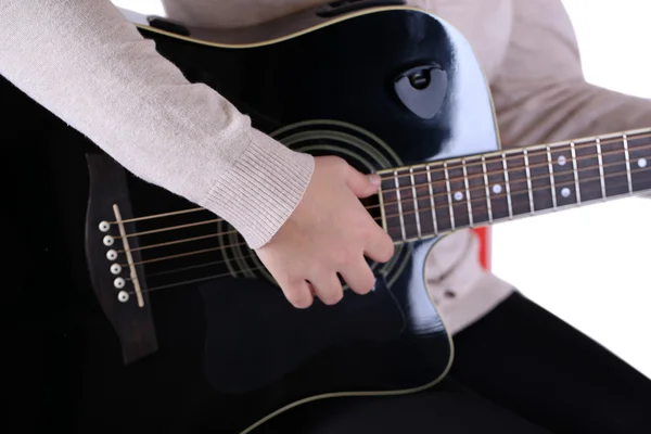 Guitarra acústica en manos femeninas, aislada en blanco — Foto de Stock