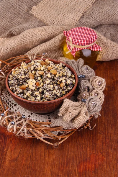 kutia - geleneksel Noel tatlı yemek Ukrayna, Beyaz Rusya ve Polonya, ahşap zemin ile kase