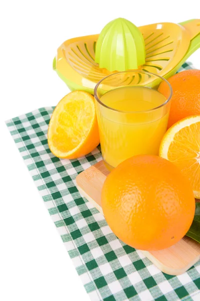 柑橘新闻和孤立的白色衬底上的橘子 — 图库照片
