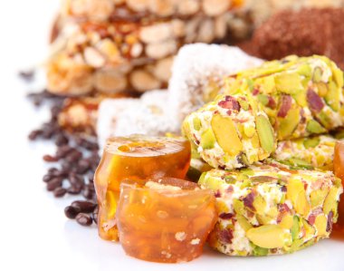 beyaz izole lezzetli oryantal tatlılar