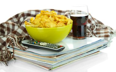 fiş üzerinde beyaz izole kase ve tv uzaktan