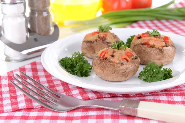Stuffed mushrooms on plate on table close-up — Stock Photo, Image