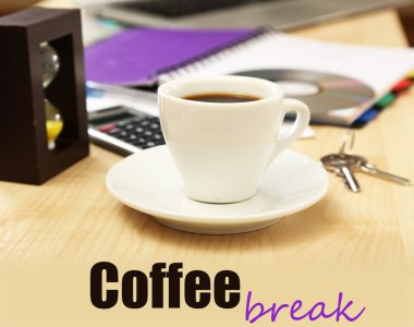 kahve üzerinde office masaüstü yakın çekim