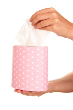 Temizlik bezleri üzerinde beyaz izole ellerinde