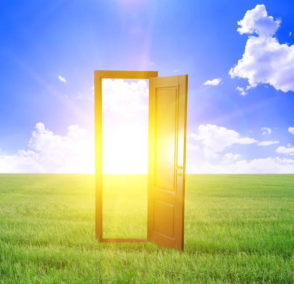 Open door to new life on the field — Stock Photo, Image