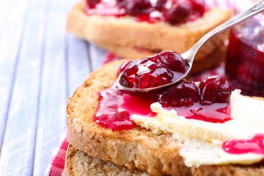enfes tost reçelli üzerinde tablo yakın çekim