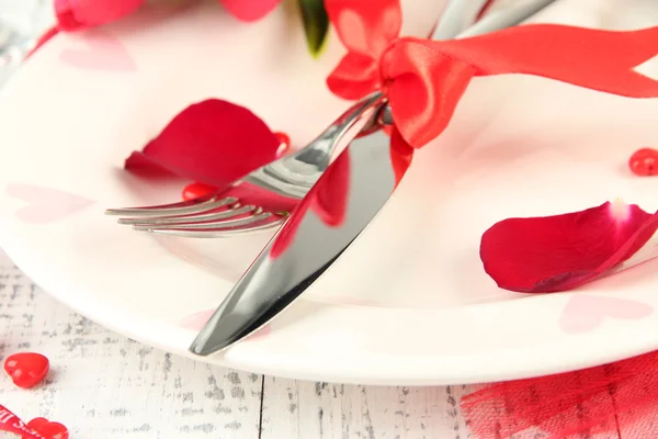 Романтическая сервировка праздничного стола, закрытие — стоковое фото