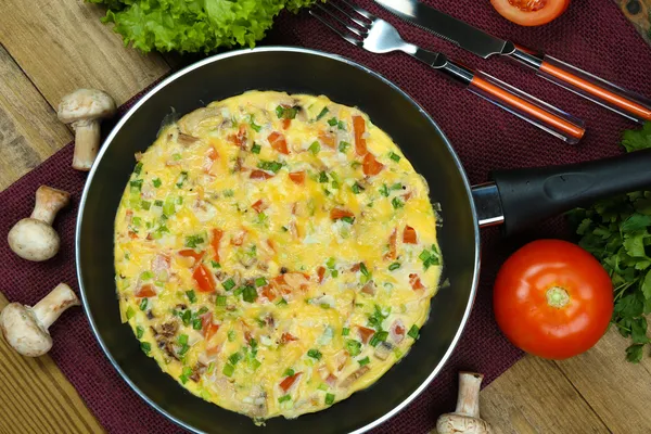 Omelet met paddestoelen close-up — Stockfoto