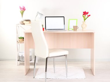 Ev İşyeri dizüstü ile yakın çekim