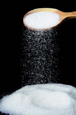 siyah üzerine izole şeker