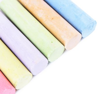 çeşitli renk üzerine beyaz izole, tebeşirler