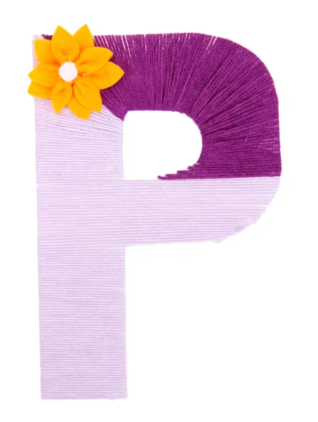 Letter p gemaakt met felgekleurde breien werf geïsoleerd op wit — Stockfoto