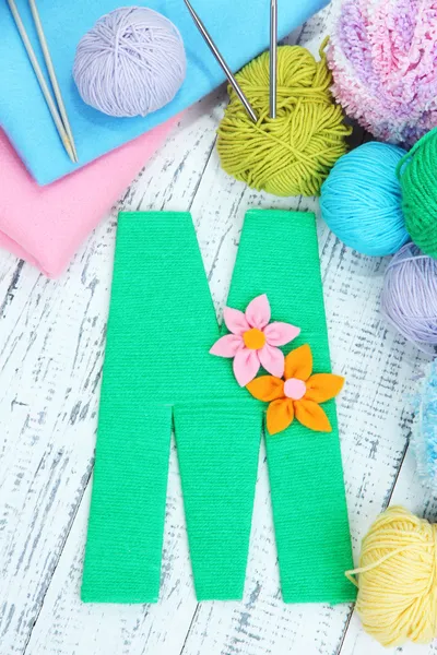 One letter of knit handmade alphabet close up — Stock Photo, Image