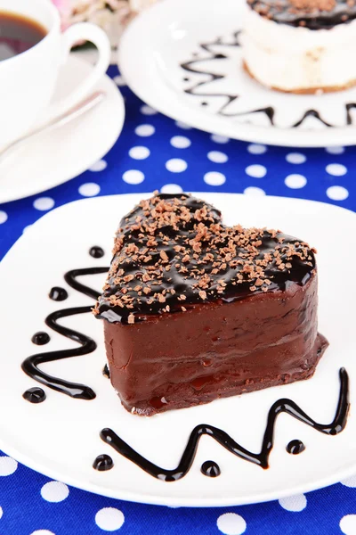 Torte dolci con cioccolato sul piatto primo piano — Foto Stock