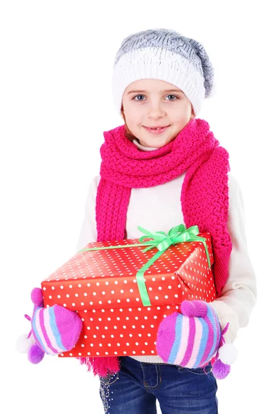 Hermosa niña sosteniendo presente caja aislada en blanco — Foto de Stock