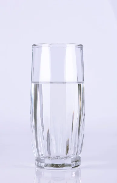 白で隔離されるガラス — ストック写真
