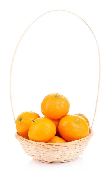 Ripe sweet tangerines in wicker basket, isolated on white — Stock Photo, Image