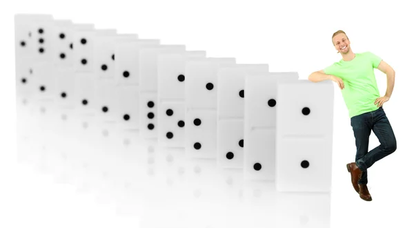 Jovem com dominó isolado em branco — Fotografia de Stock