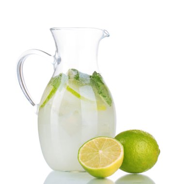 limonata sürahi beyaz izole içinde