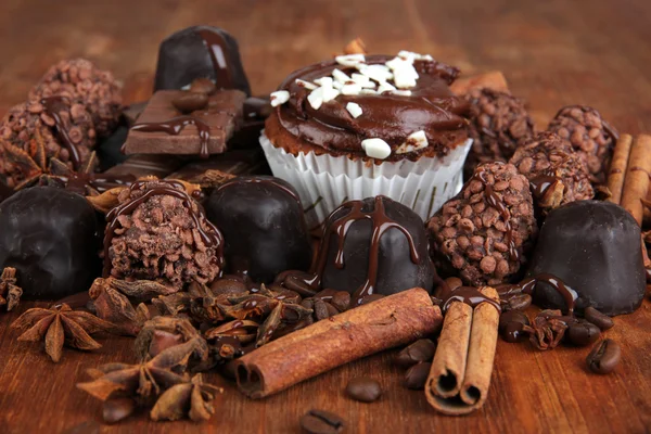 Tasty cupcake with different sweets close up — Stock Photo, Image