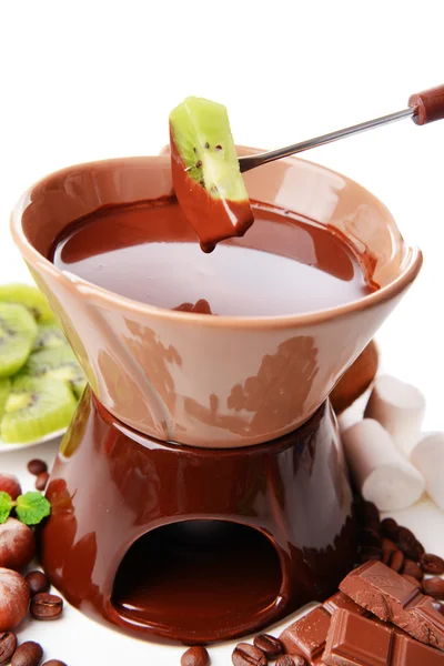 Chocolade fondue met fruit, geïsoleerd op wit — Stockfoto