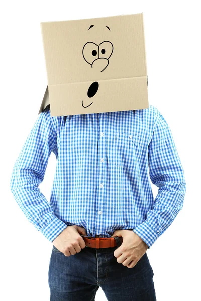 Homem com caixa de papelão na cabeça isolado em branco — Fotografia de Stock