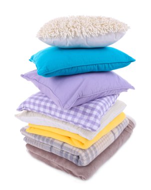 renkli yastıklar ve üzerinde beyaz izole İskoç şalılar