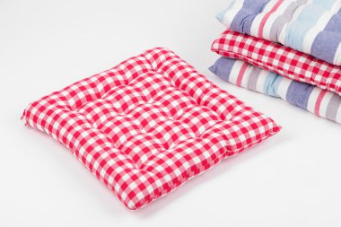 beyaz izole kare yastık