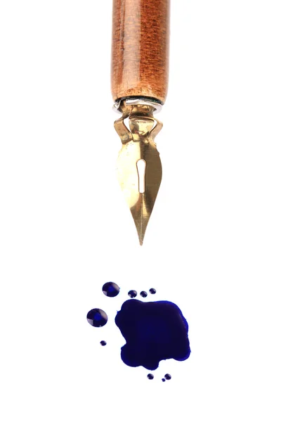 Mancha de caneta e tinta, isolada sobre branco — Fotografia de Stock