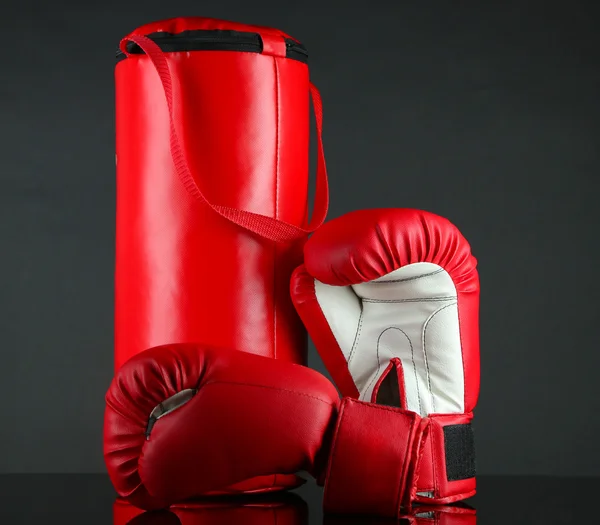 Boxing gloves and punching bag, isolated on black — Stock Photo, Image