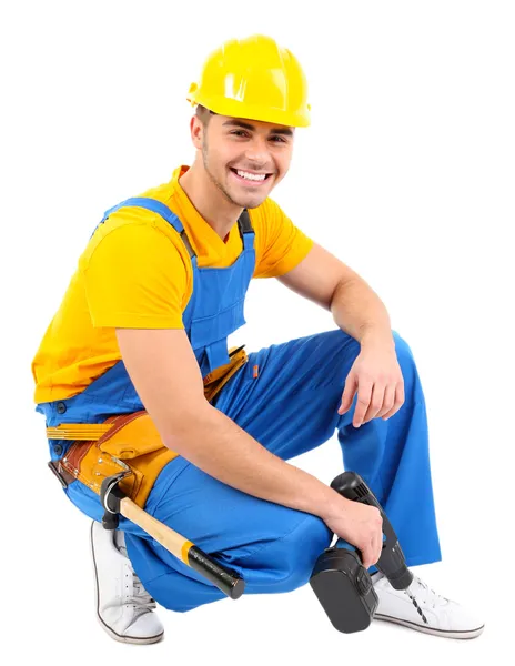 Мужчина-строитель в желтом шлеме изолирован на белом — стоковое фото