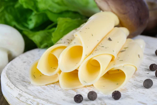 Cream cheese with vegetables and greens on wooden board close-up — Stock Photo, Image