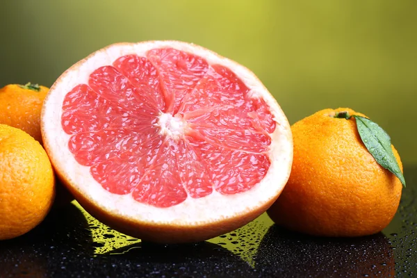 Ripe sweet tangerine and grapefruit, on dark color background — Stock Photo, Image