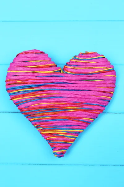 Decoratieve hart op houten achtergrond — Stockfoto