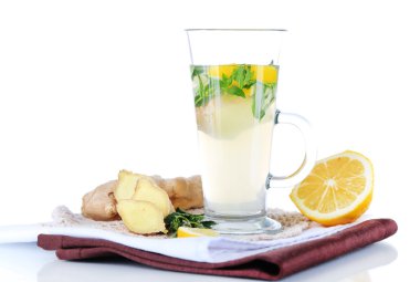 çay zencefil üzerinde beyaz izole peçete ile