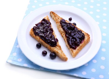 enfes tost reçelli plaka yakın çekim üzerinde