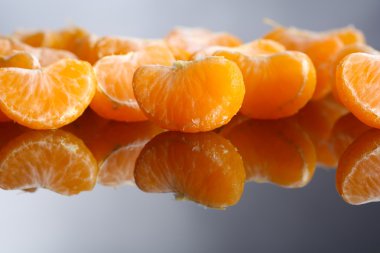 Olgun tatlı mandalina dilimleri, yakın çekim