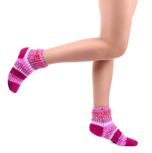 Женские ноги в разноцветных носках, изолированные на белом — стоковое фото