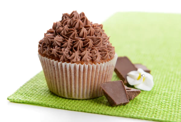 Välsmakande cupcake med smörkräm, isolerad på vit — Stockfoto